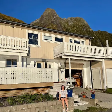 Apartment Between Fjord And Mountain