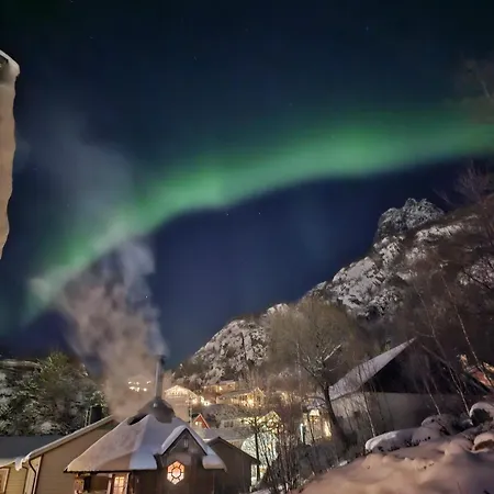 Between Fjord And Mountain 아파트 *