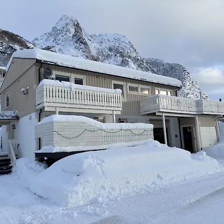 Between Fjord And Mountain Apartamento *