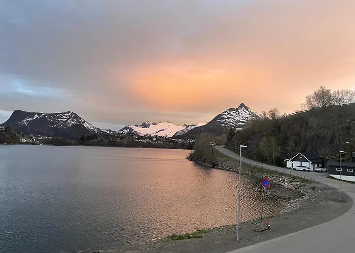 Between Fjord And Mountain Apartamento Svolvær